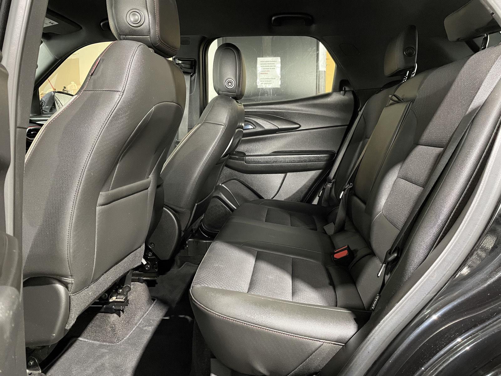 Vehicle photo 16