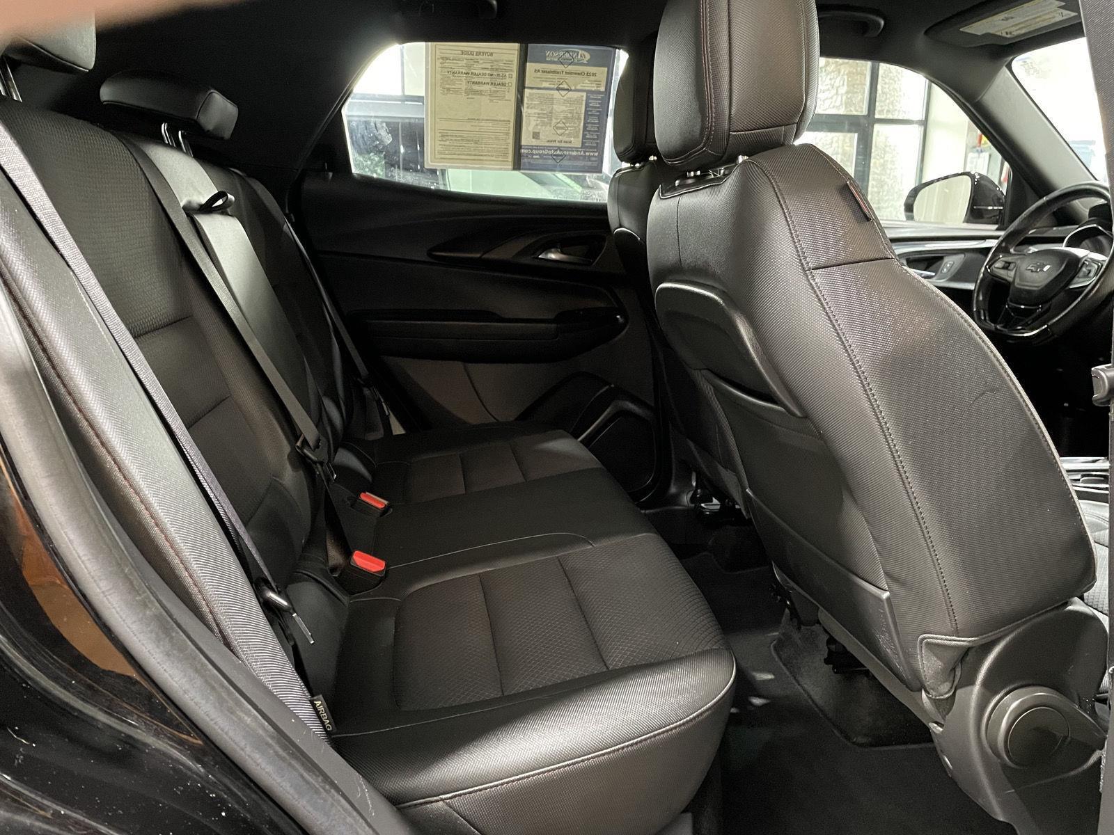 Vehicle photo 18
