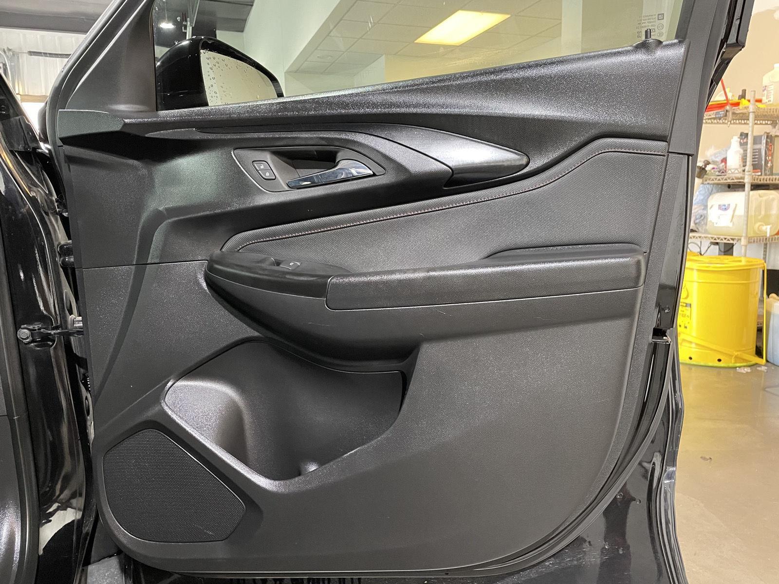 Vehicle photo 19