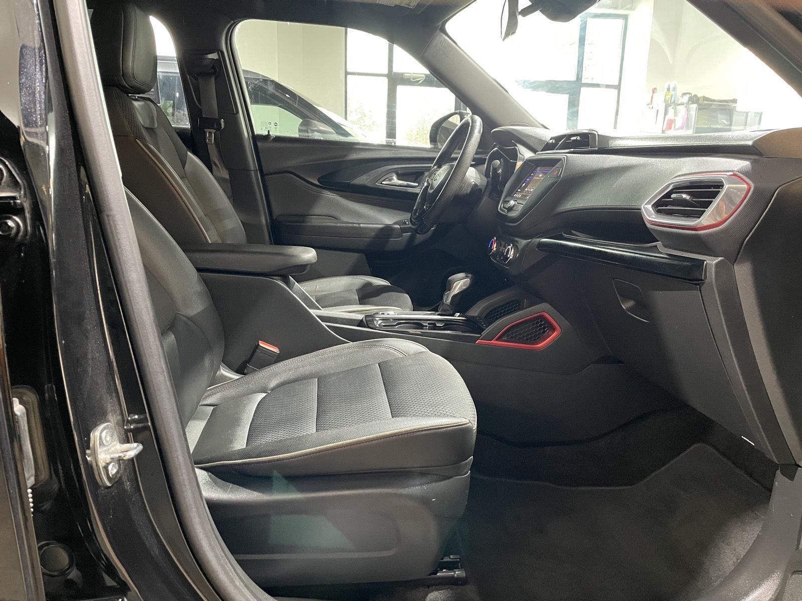 Vehicle photo 20