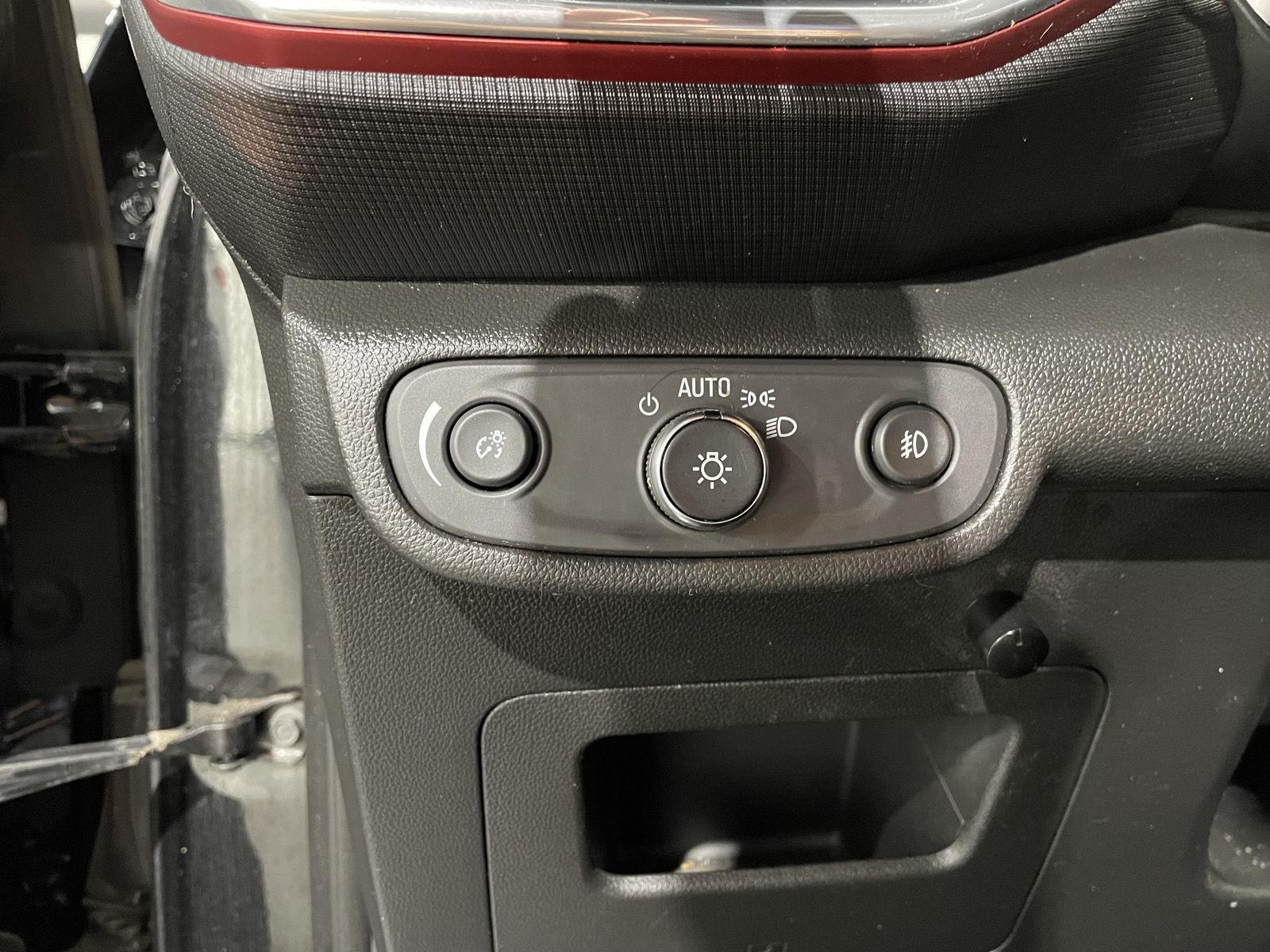 Vehicle photo 25