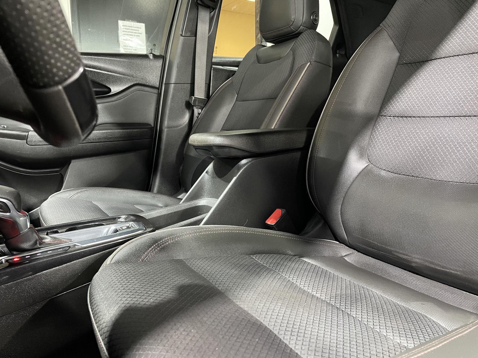 Vehicle photo 32