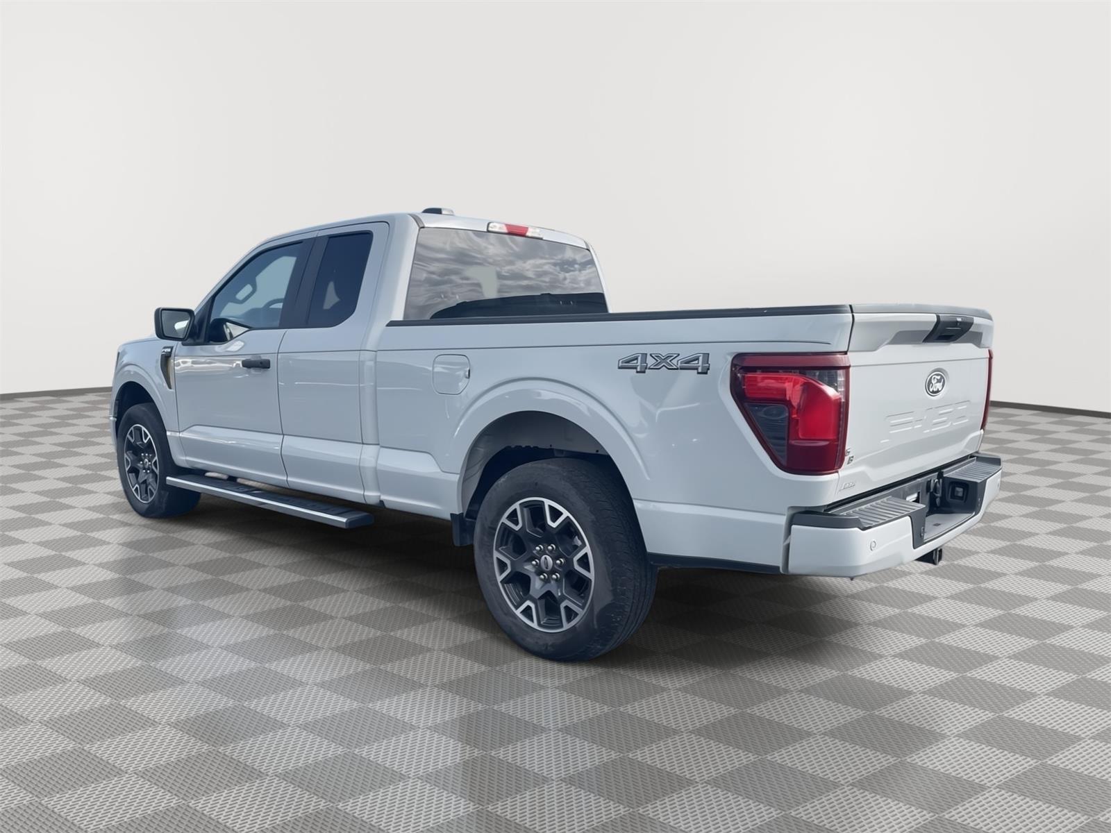 Vehicle photo 4