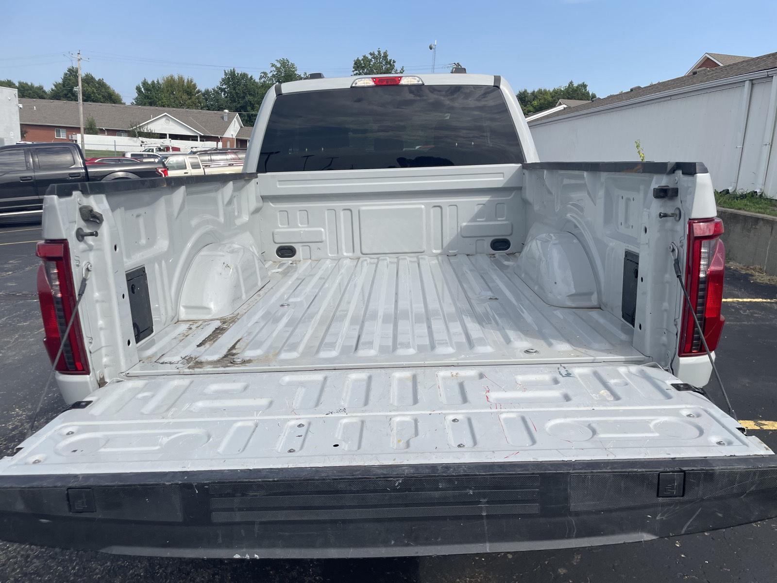 Vehicle photo 5