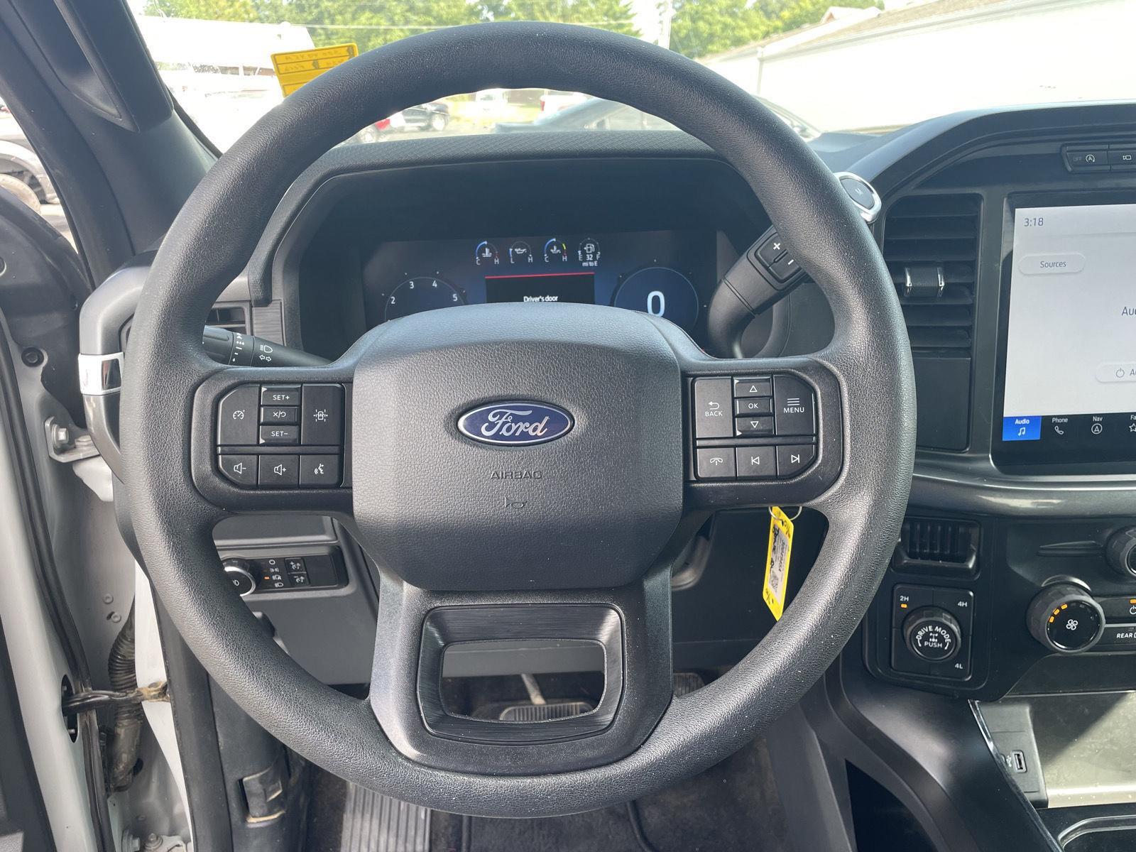 Vehicle photo 10