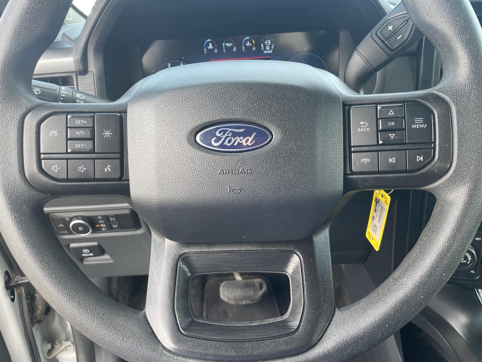Vehicle photo 11