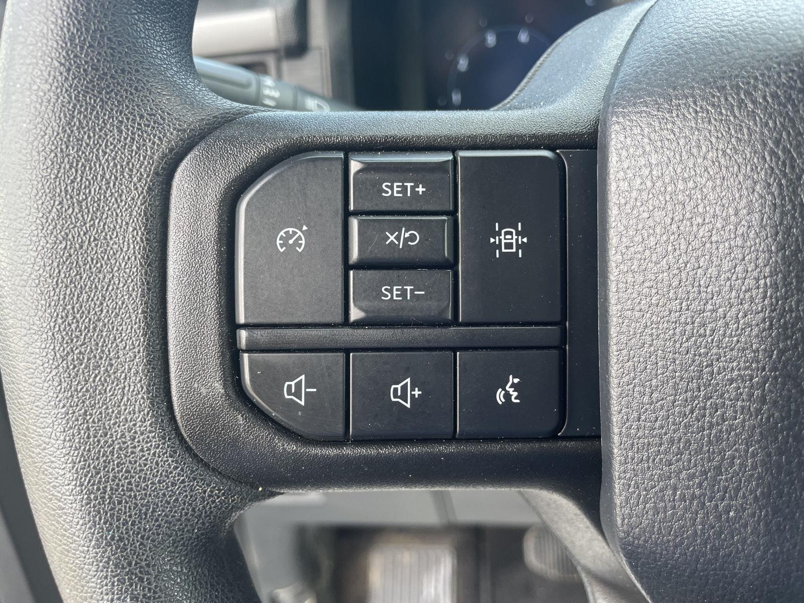 Vehicle photo 12