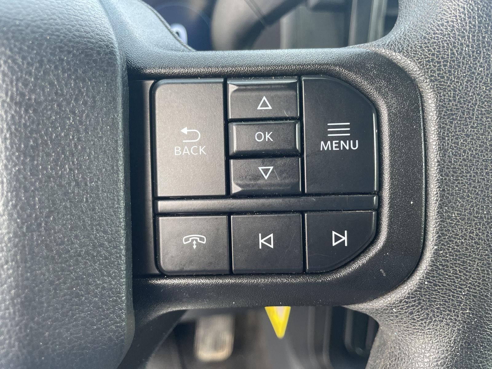 Vehicle photo 13
