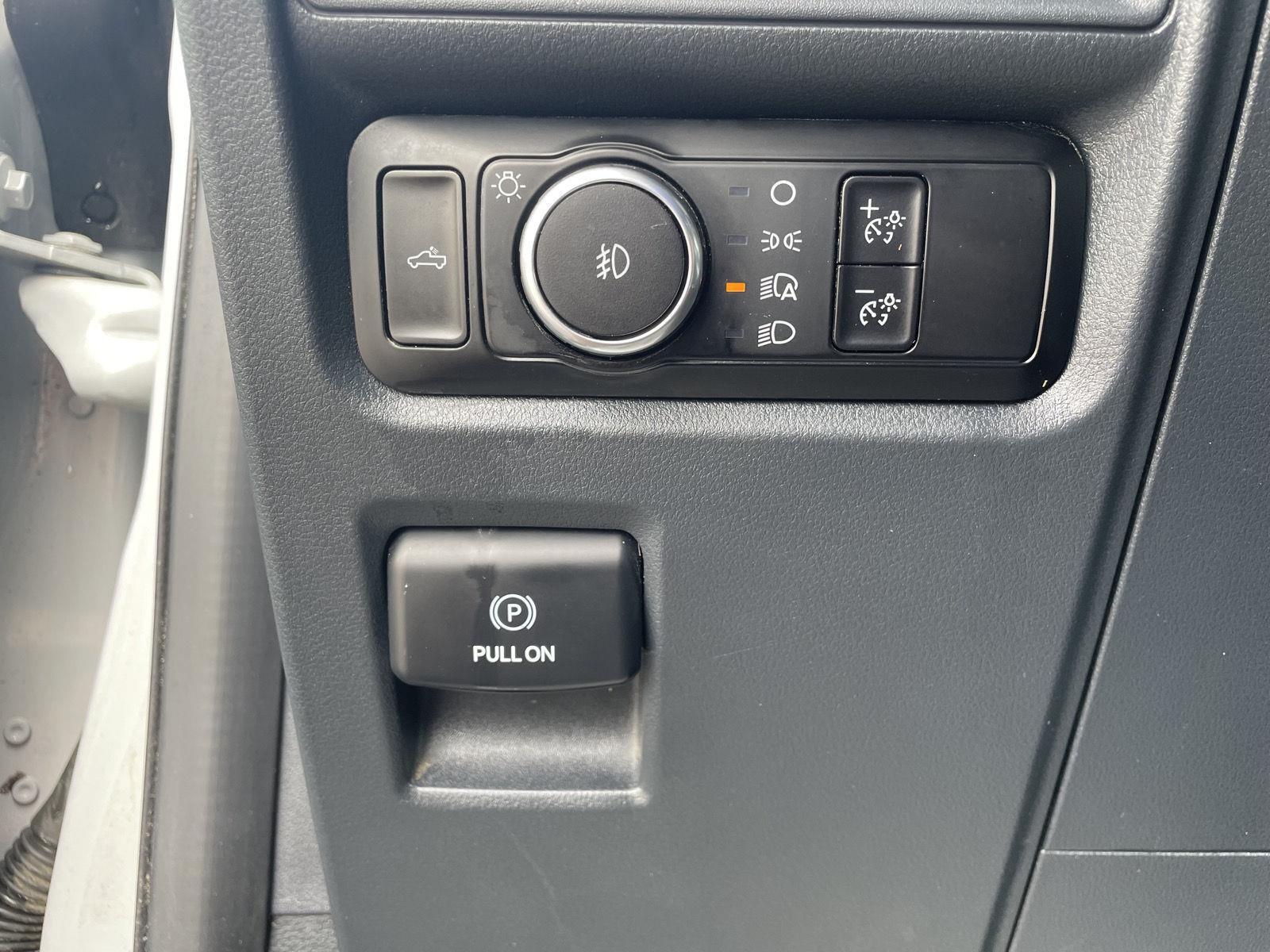 Vehicle photo 14