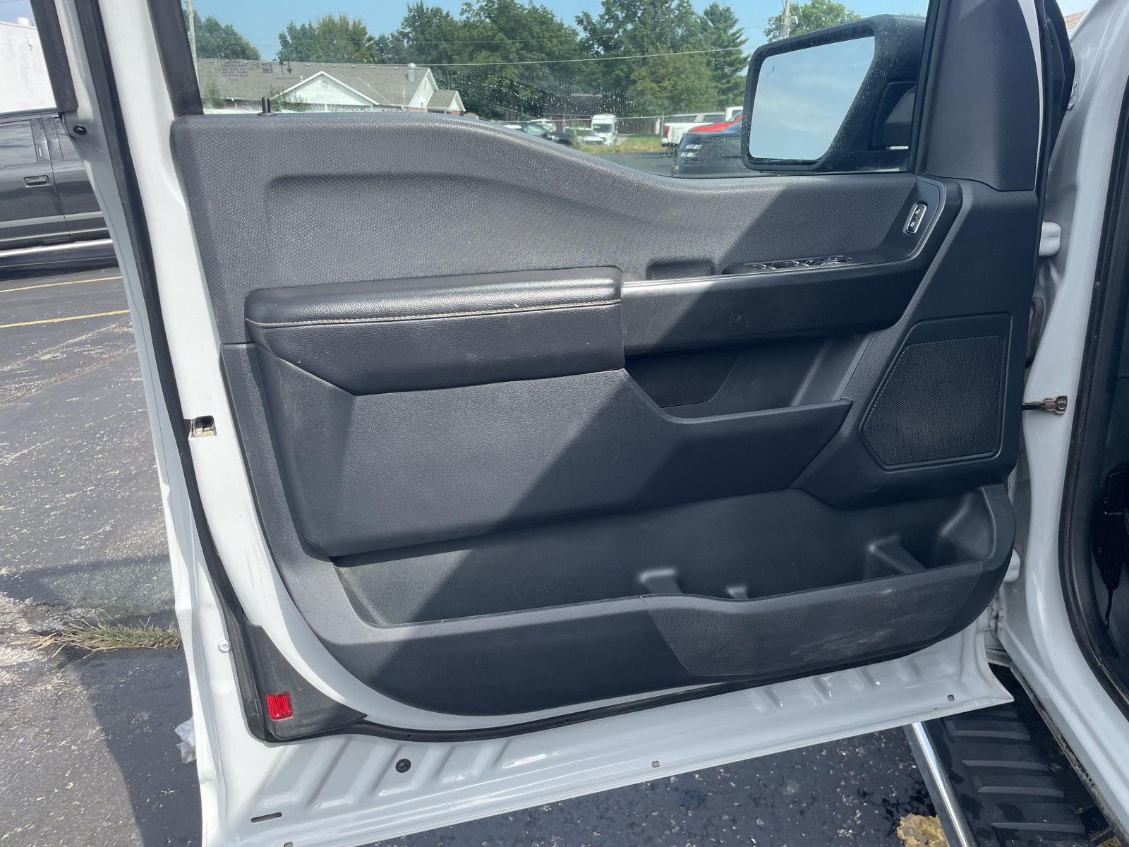 Vehicle photo 15