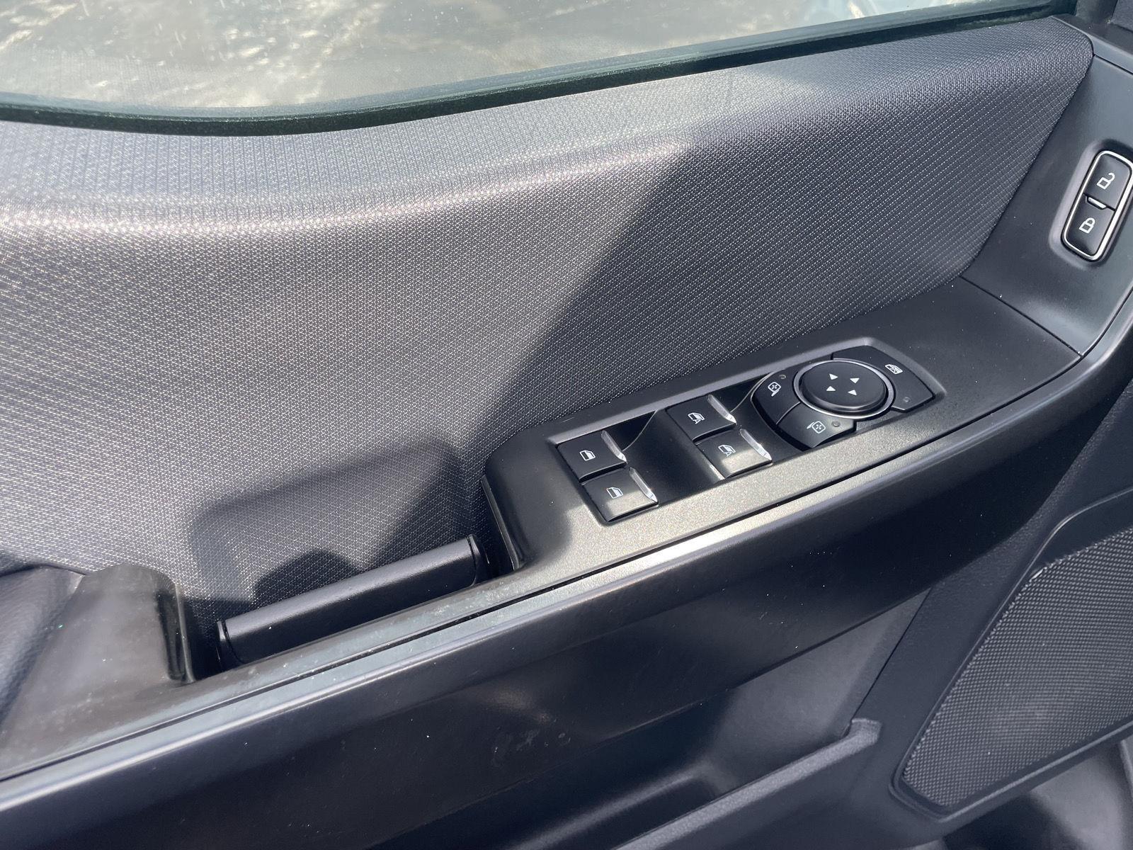 Vehicle photo 16