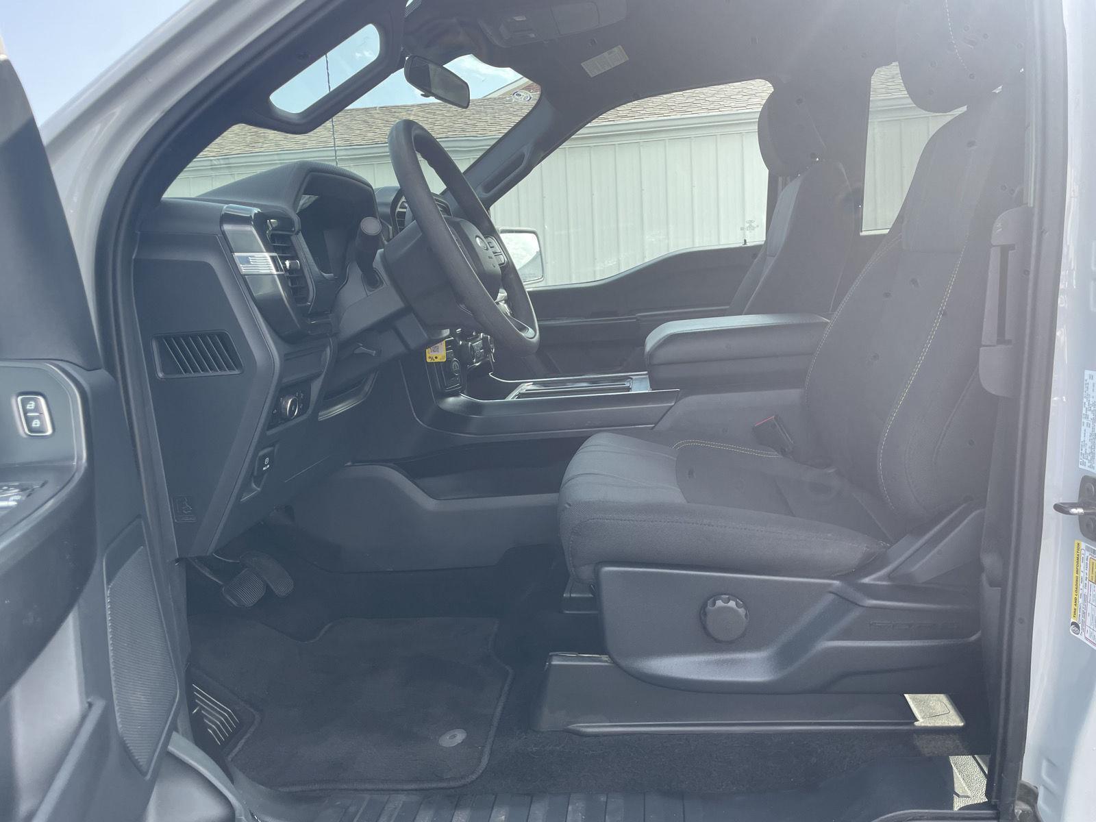 Vehicle photo 17