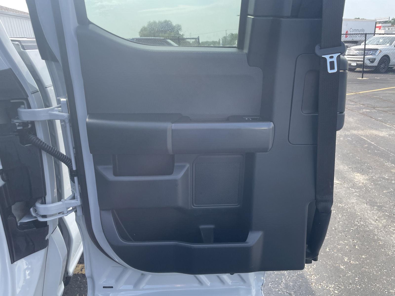 Vehicle photo 19