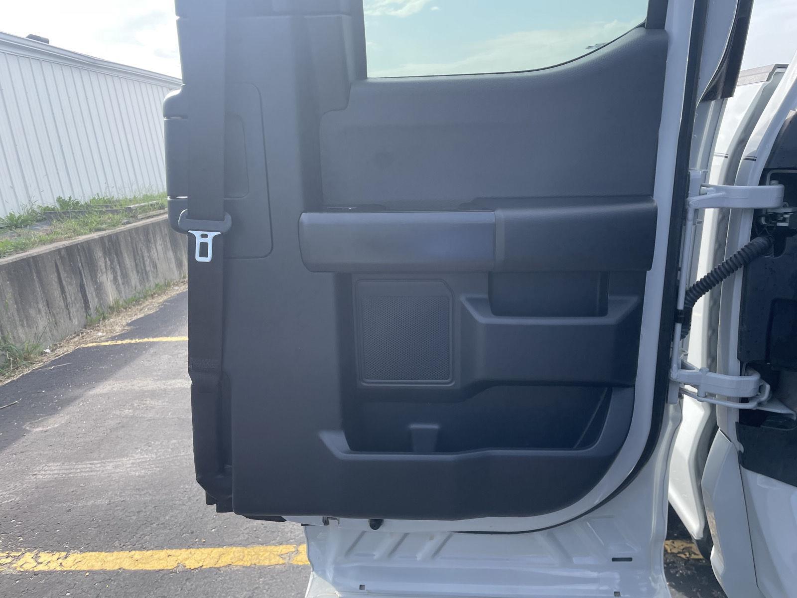 Vehicle photo 21