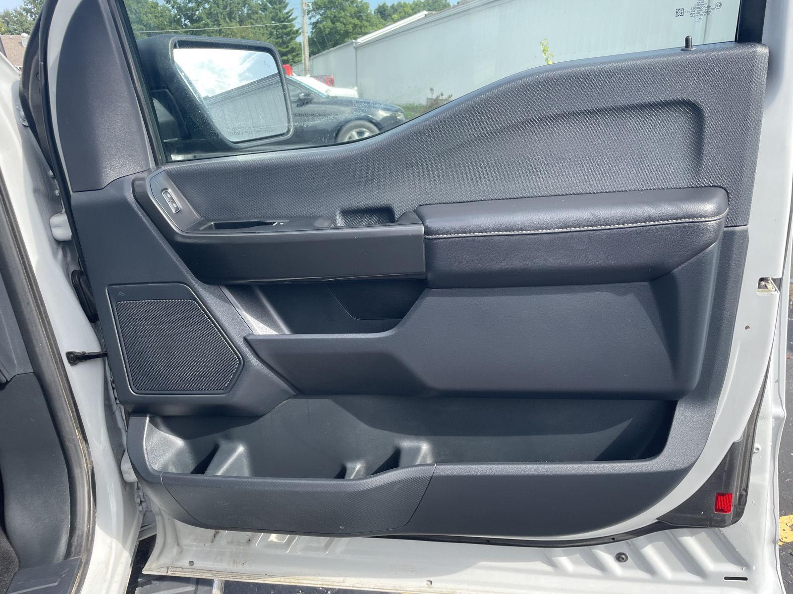 Vehicle photo 23
