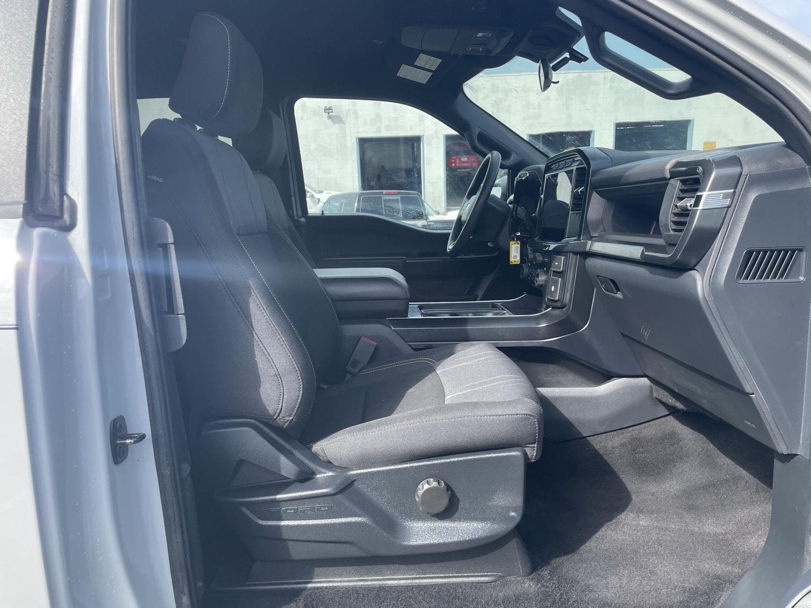 Vehicle photo 24