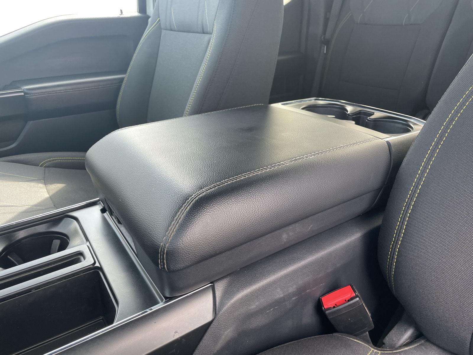Vehicle photo 30