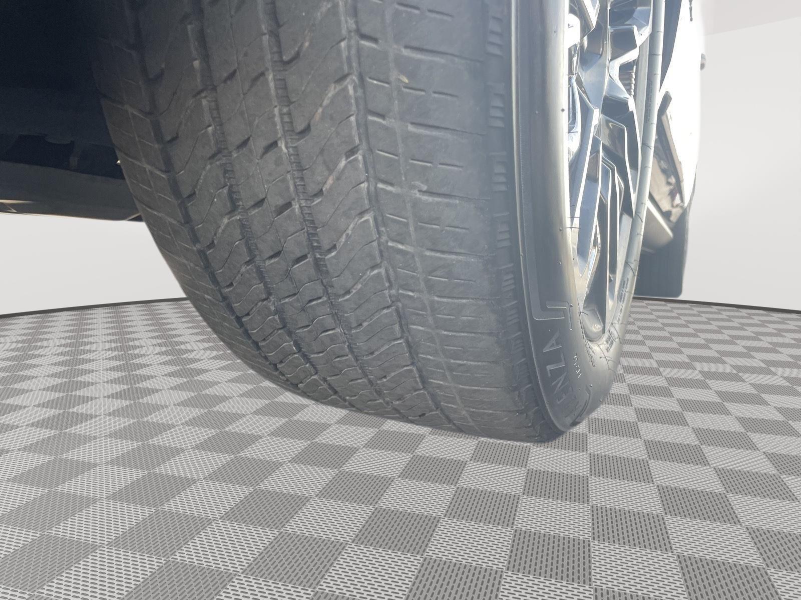 Vehicle photo 11