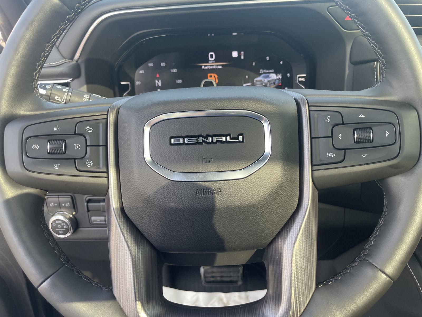 Vehicle photo 13