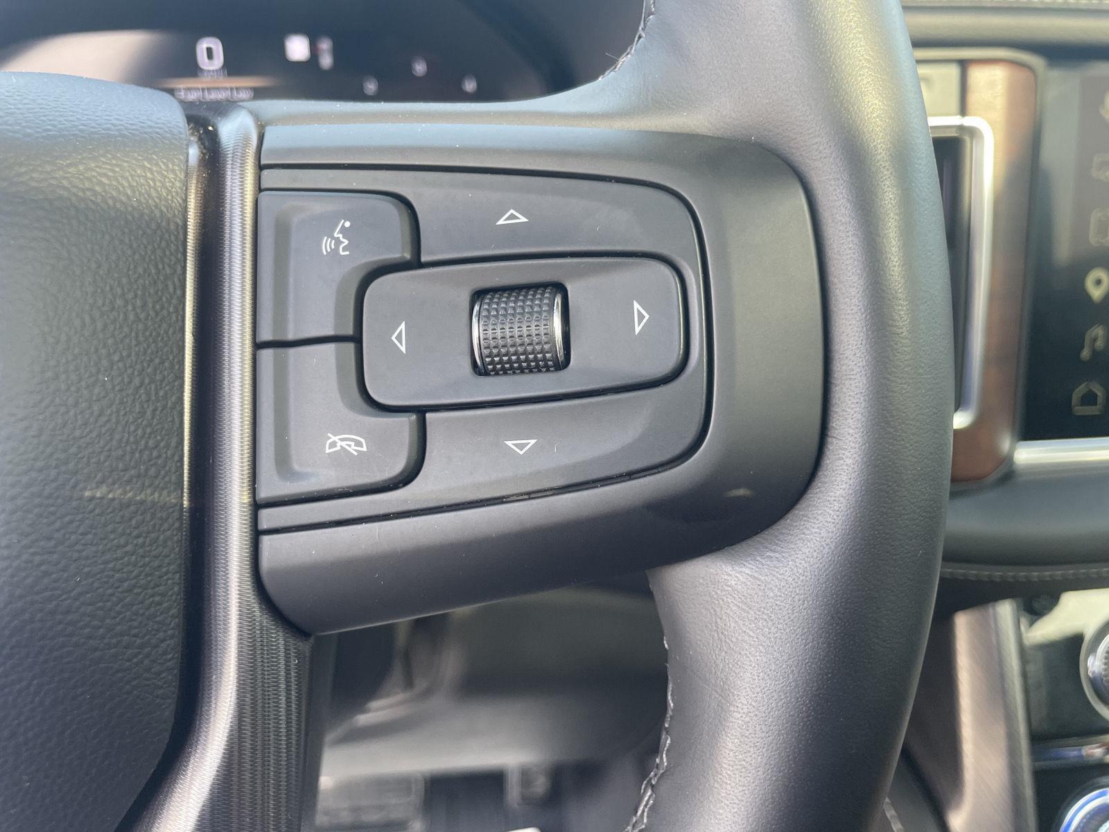 Vehicle photo 14