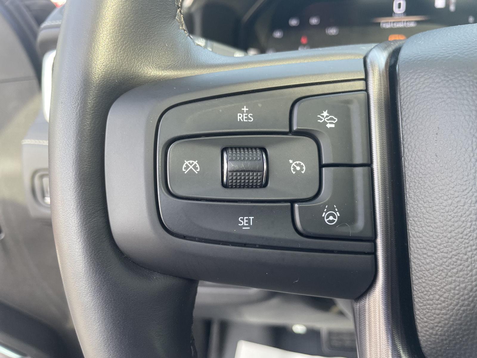 Vehicle photo 15