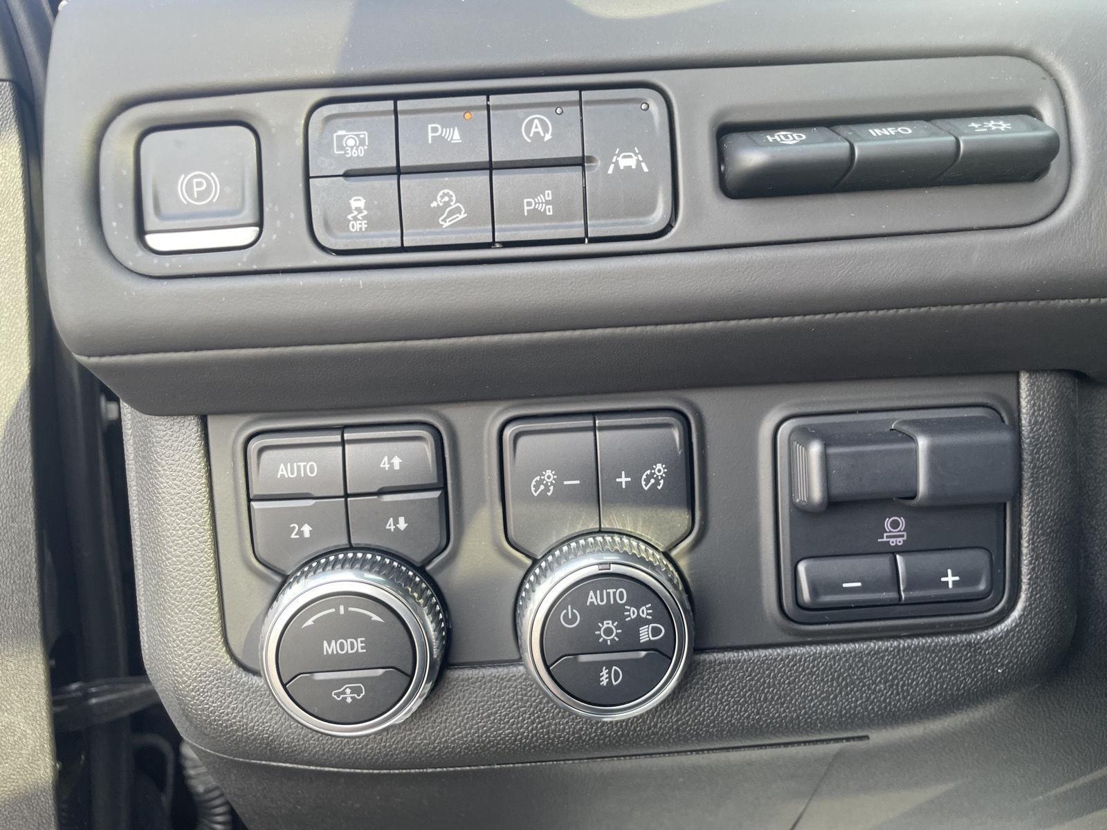 Vehicle photo 16