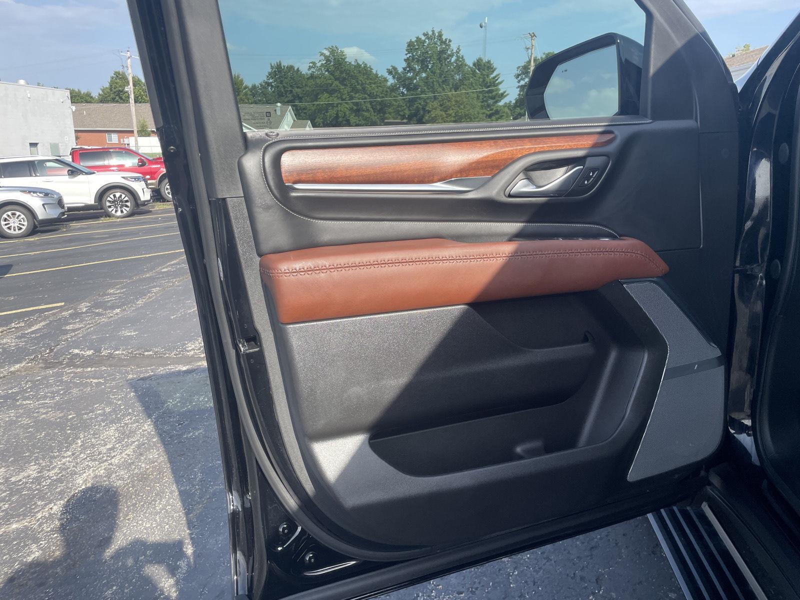 Vehicle photo 17