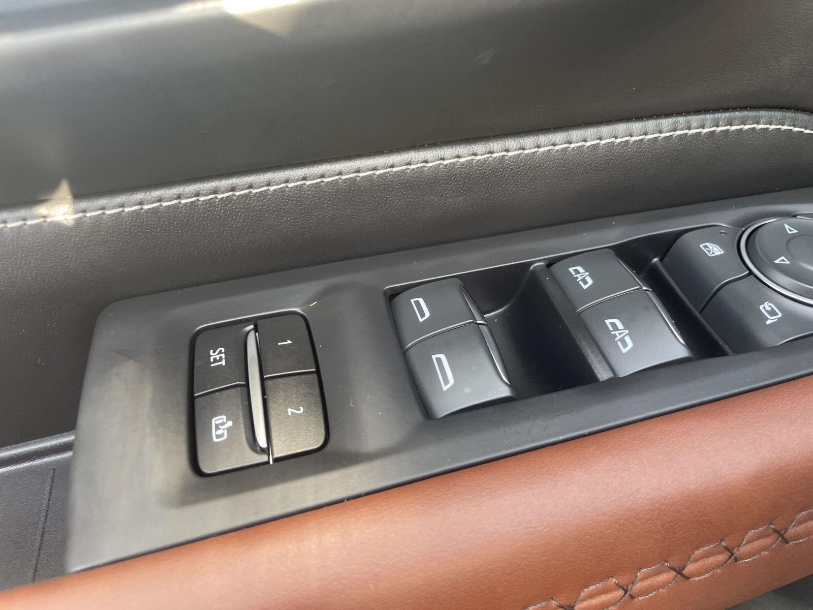 Vehicle photo 18