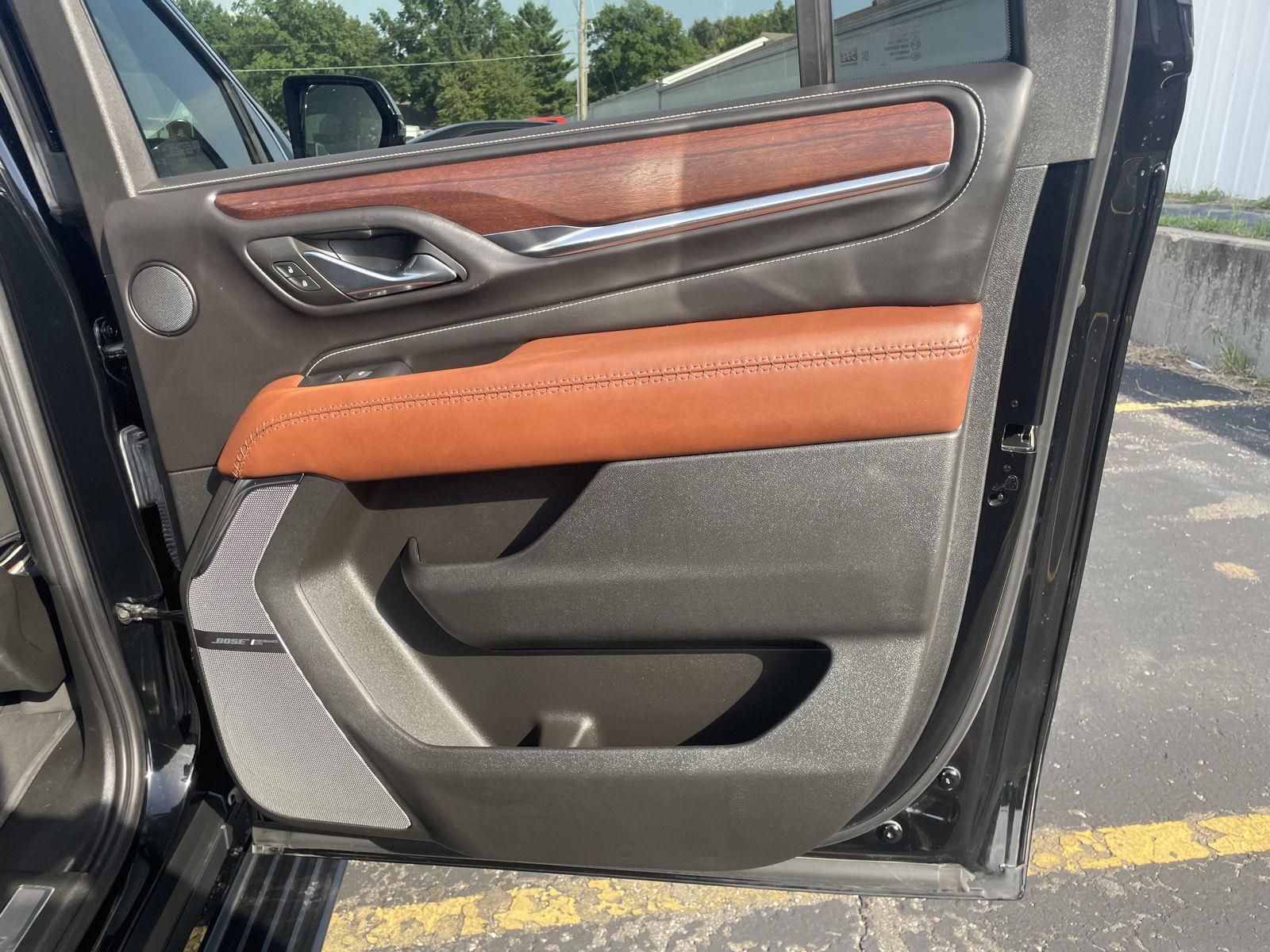 Vehicle photo 23