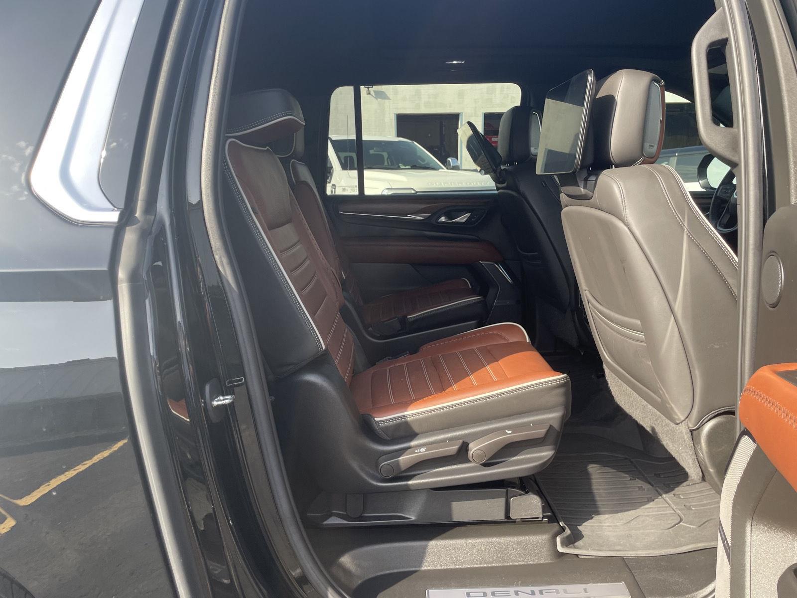 Vehicle photo 24