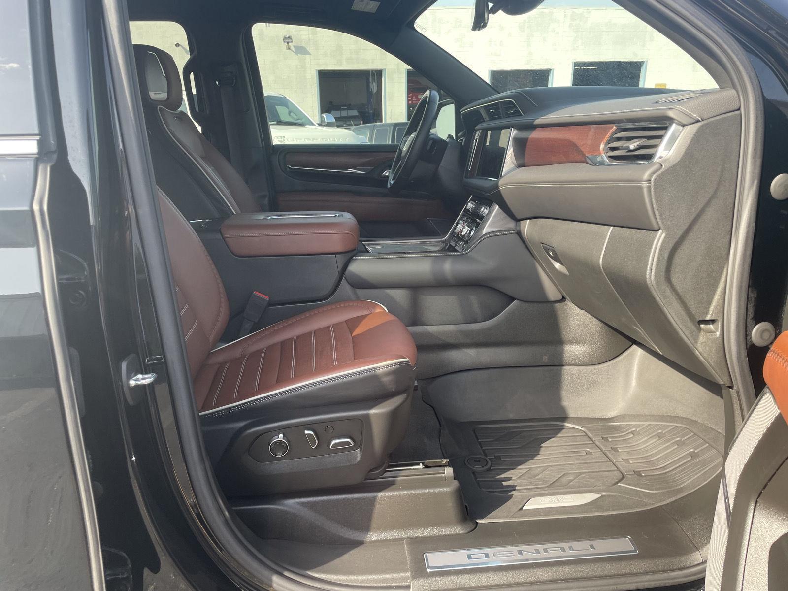 Vehicle photo 26