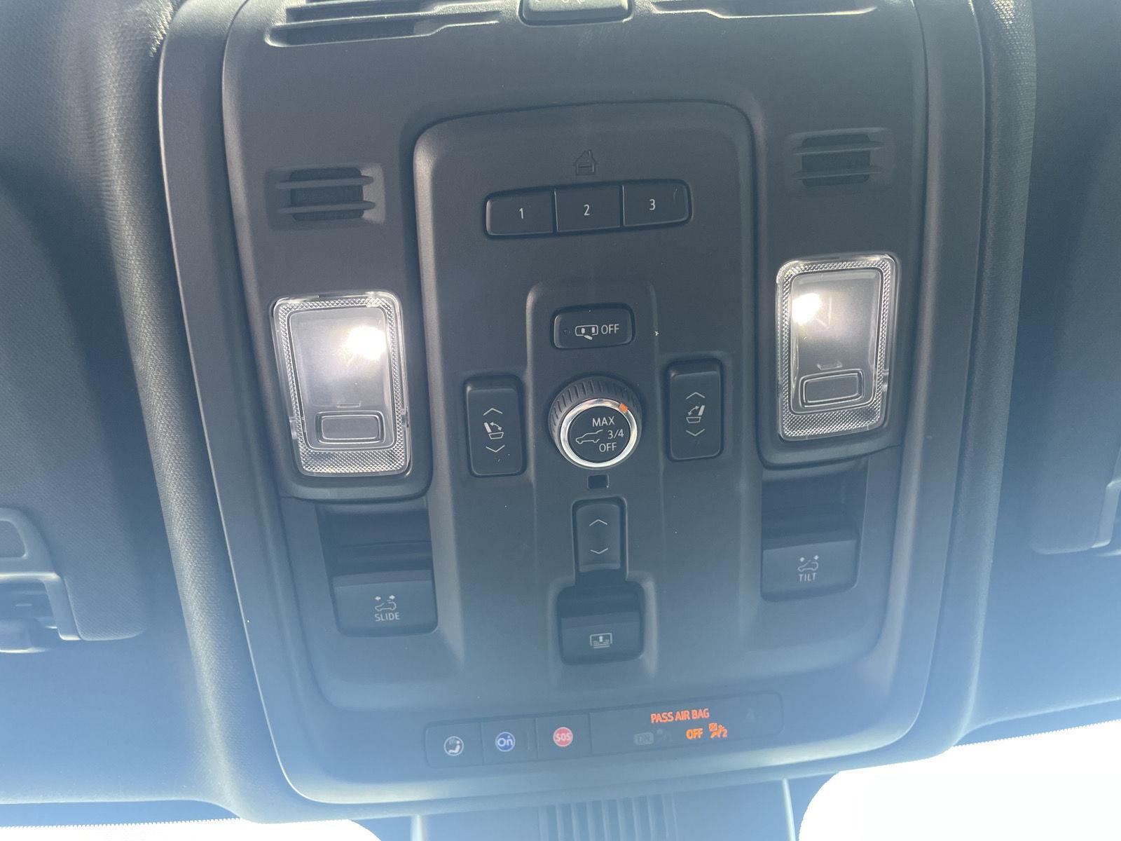 Vehicle photo 28