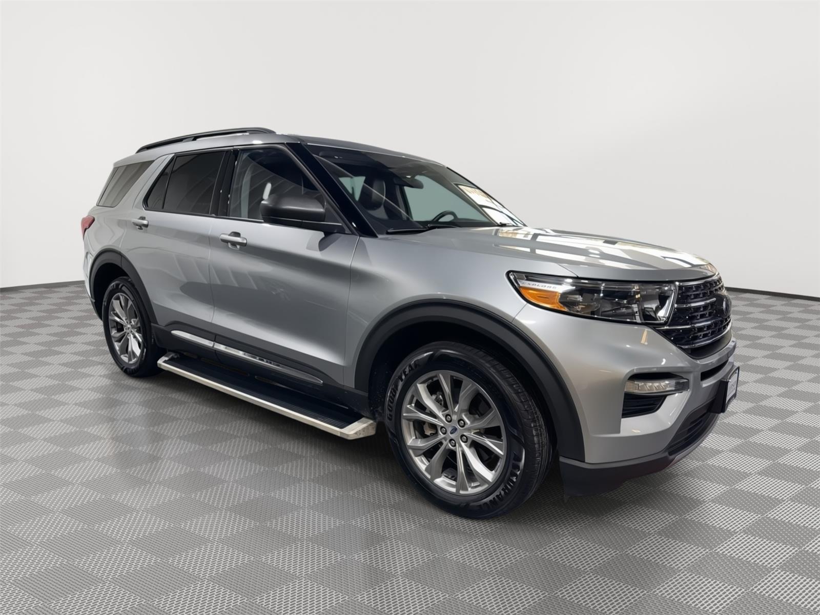 Vehicle photo 6