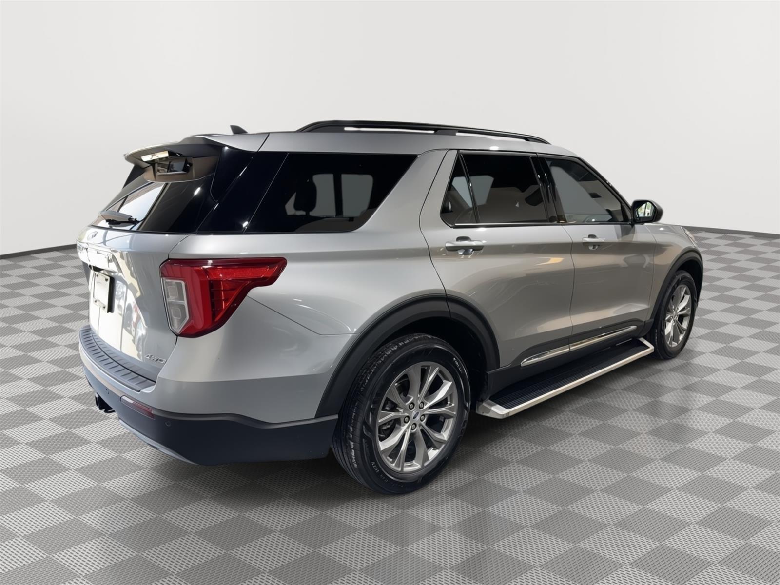 Vehicle photo 7