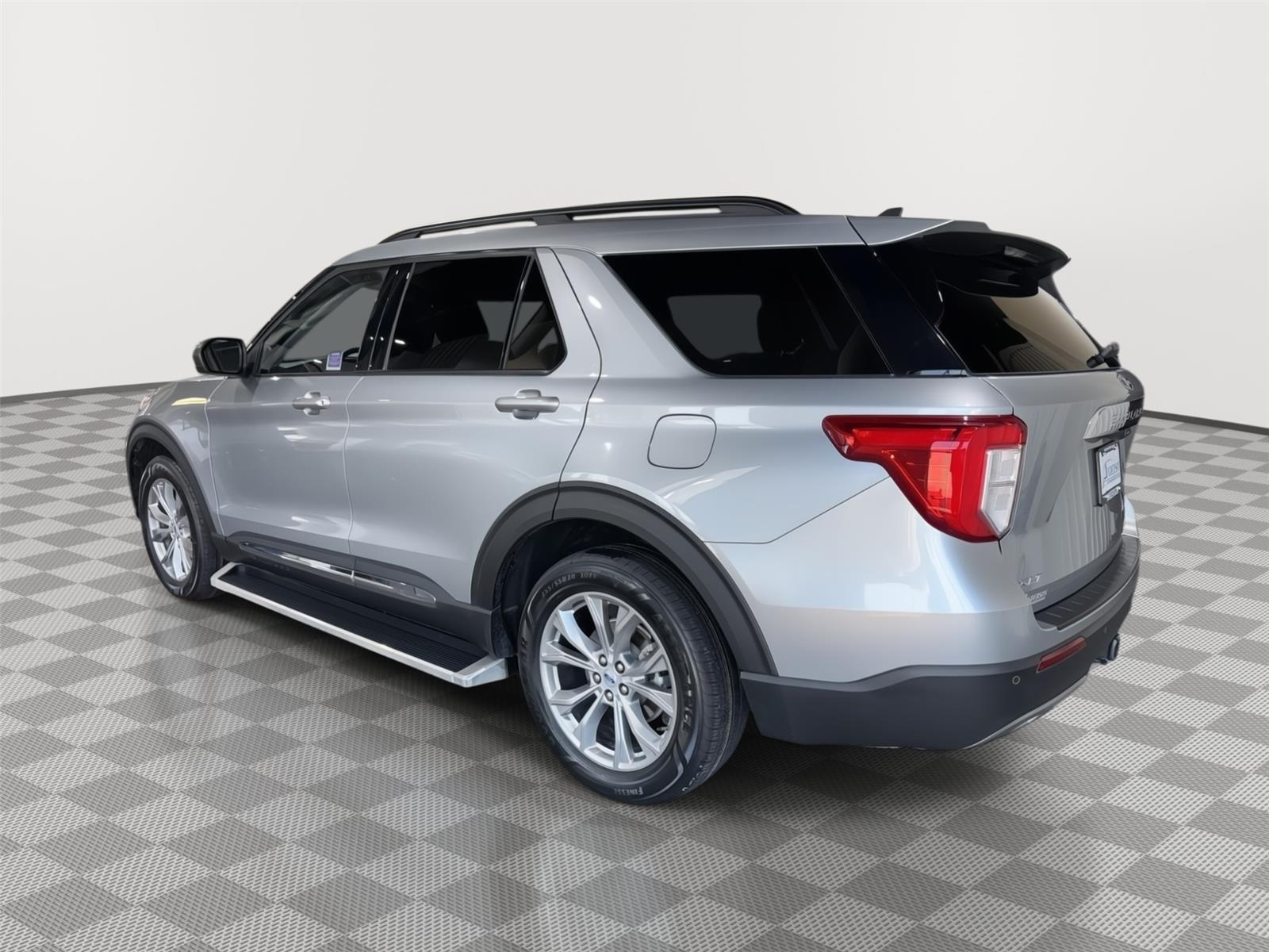 Vehicle photo 9