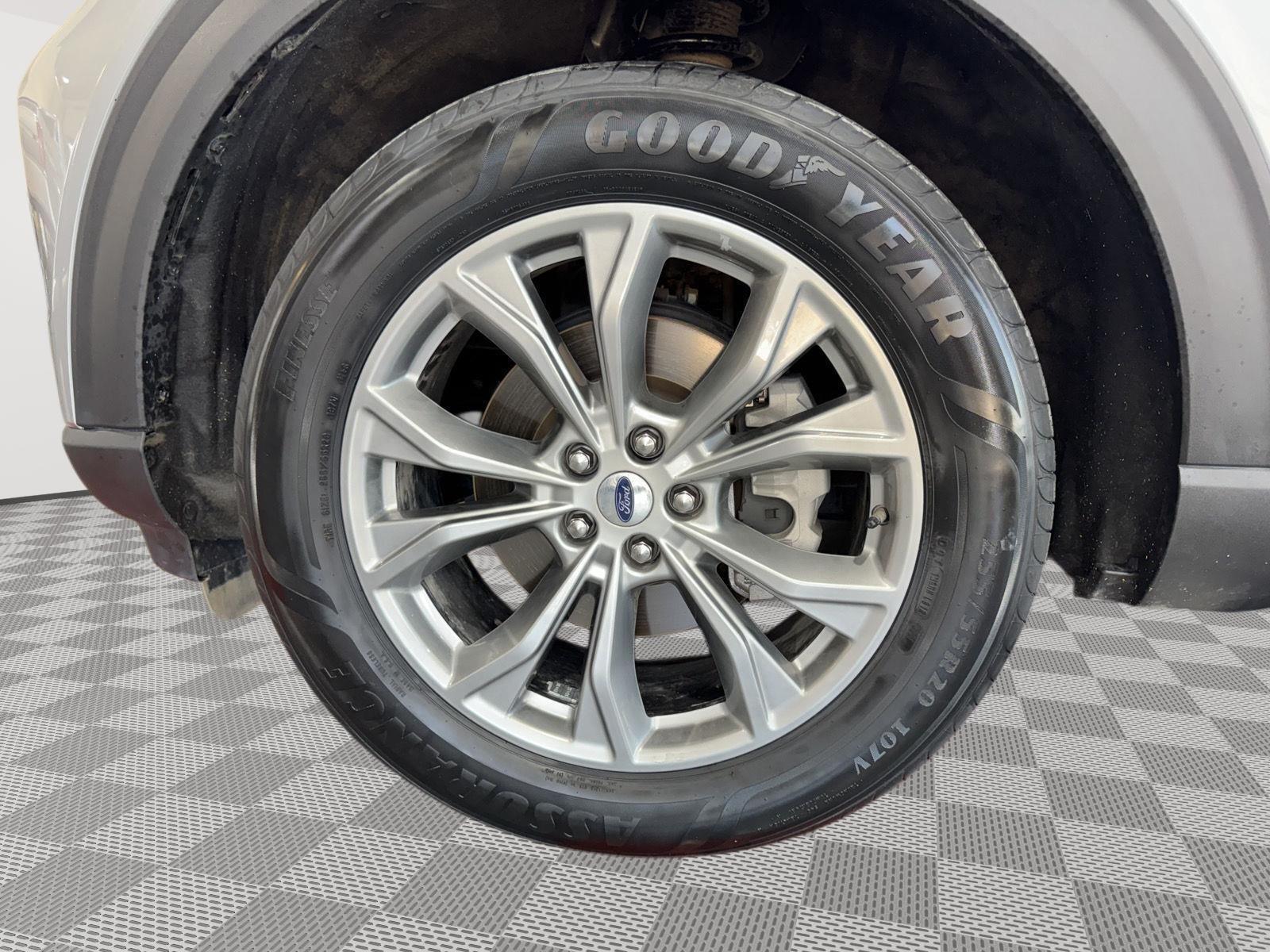Vehicle photo 10