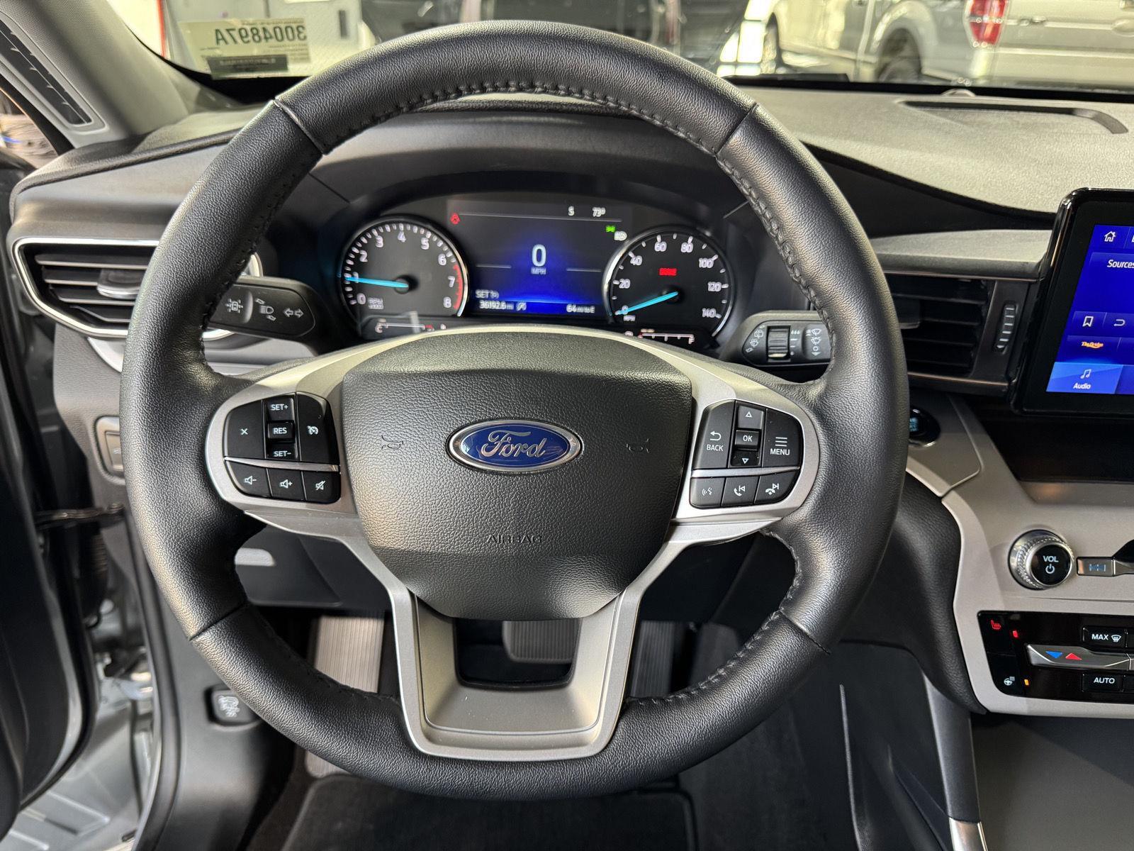 Vehicle photo 12