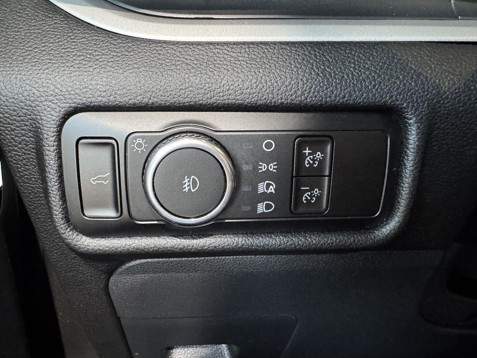 Vehicle photo 16