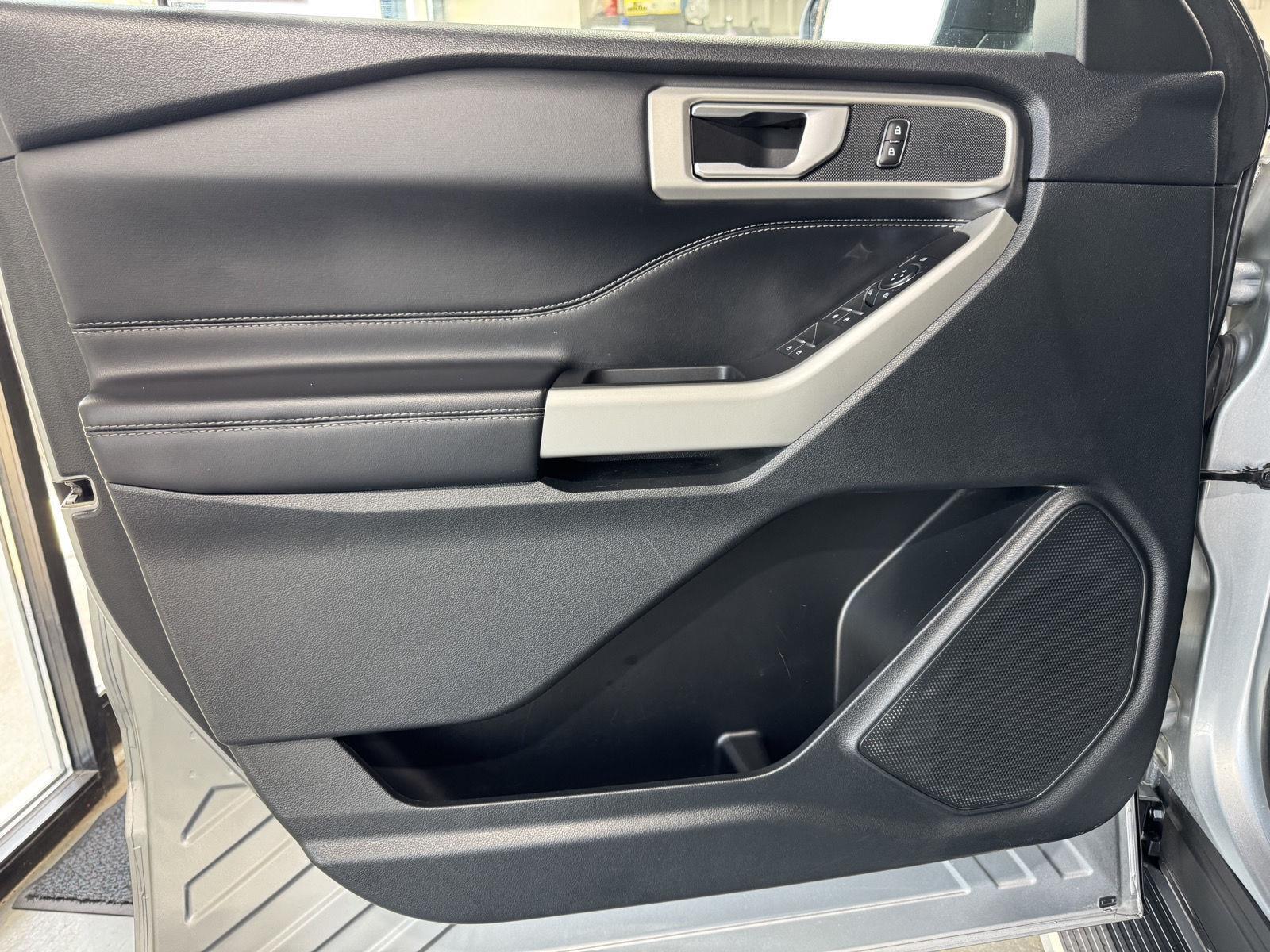 Vehicle photo 17