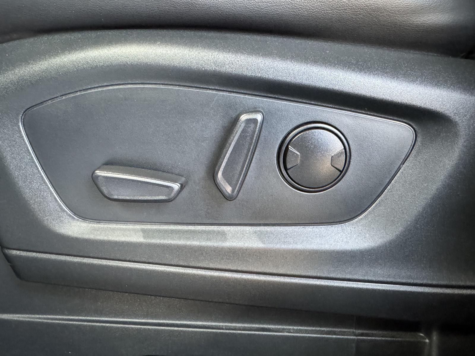Vehicle photo 20