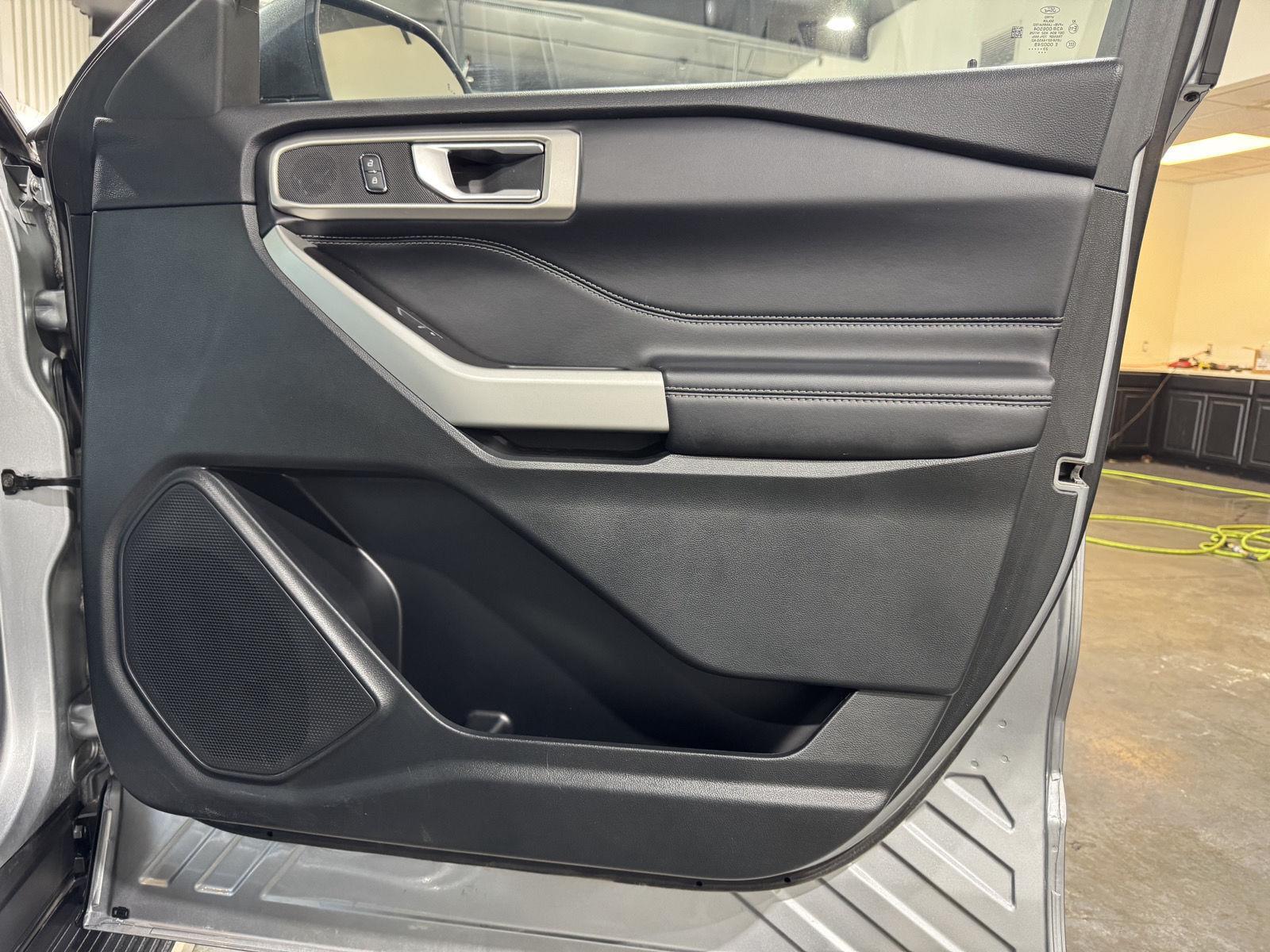 Vehicle photo 23