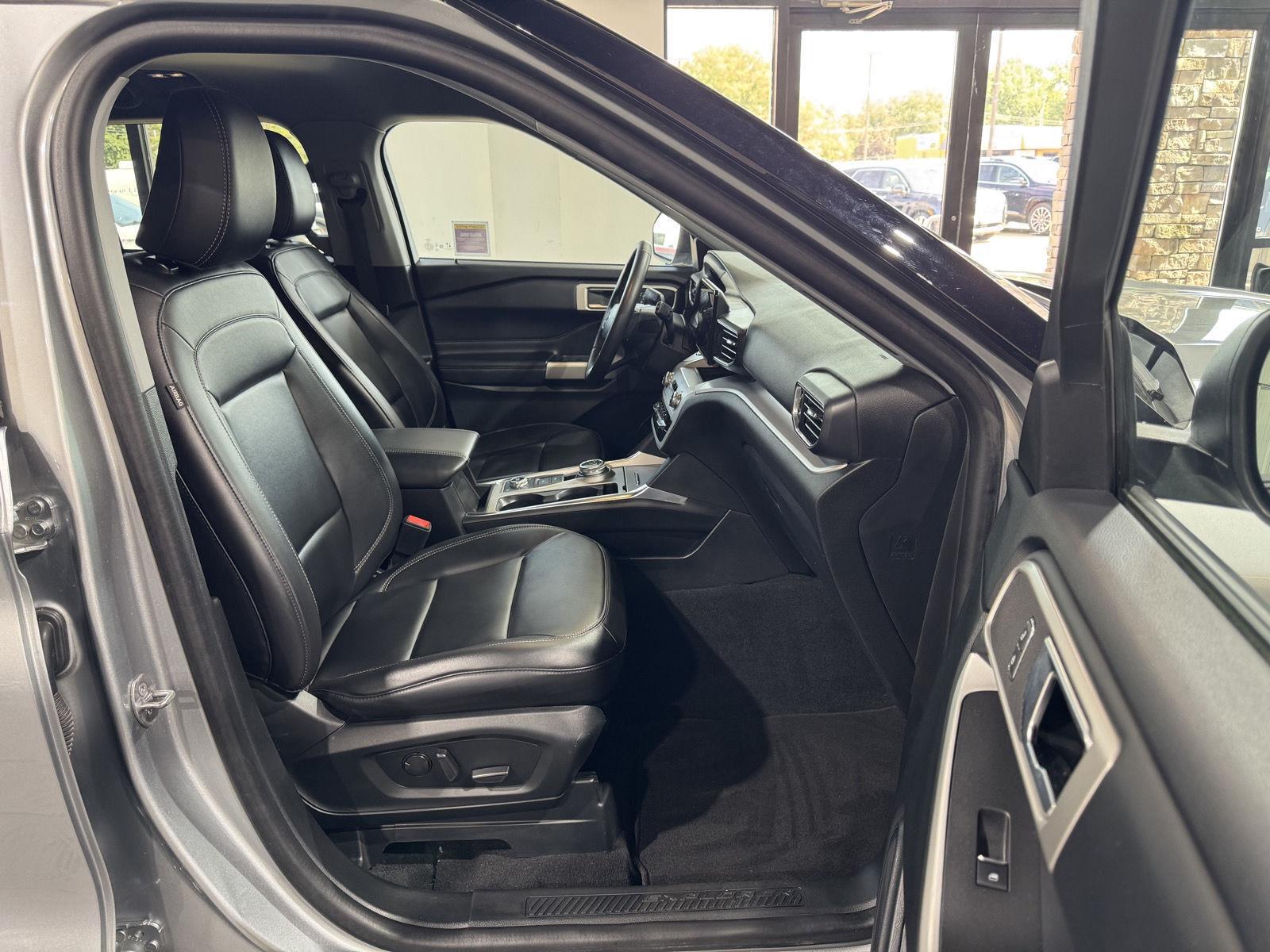 Vehicle photo 24