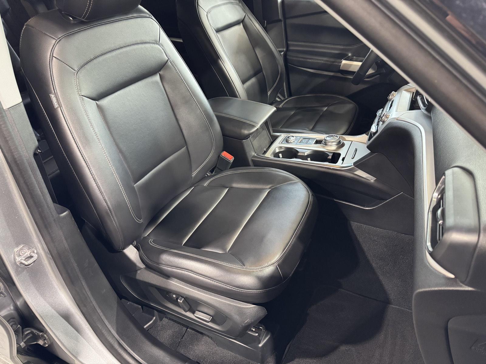 Vehicle photo 25
