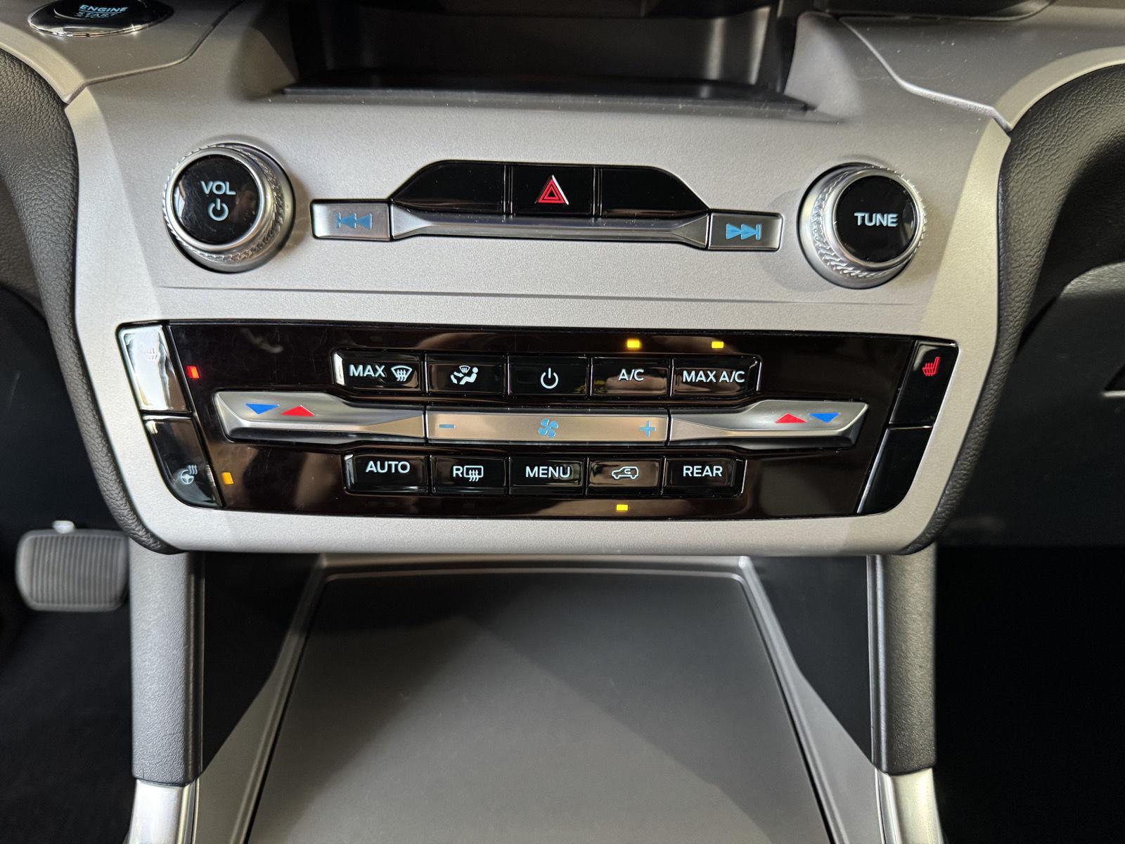 Vehicle photo 36