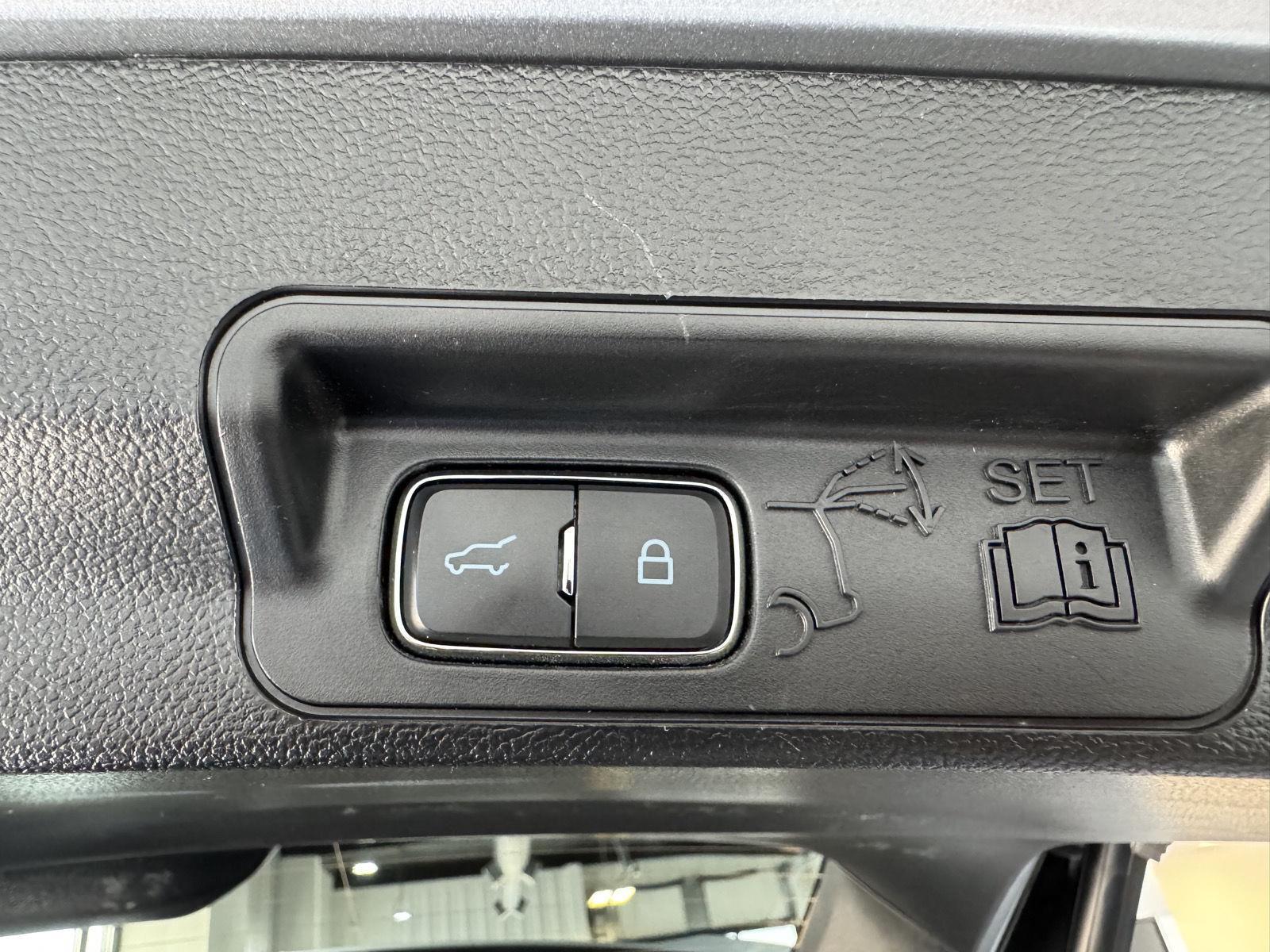 Vehicle photo 46