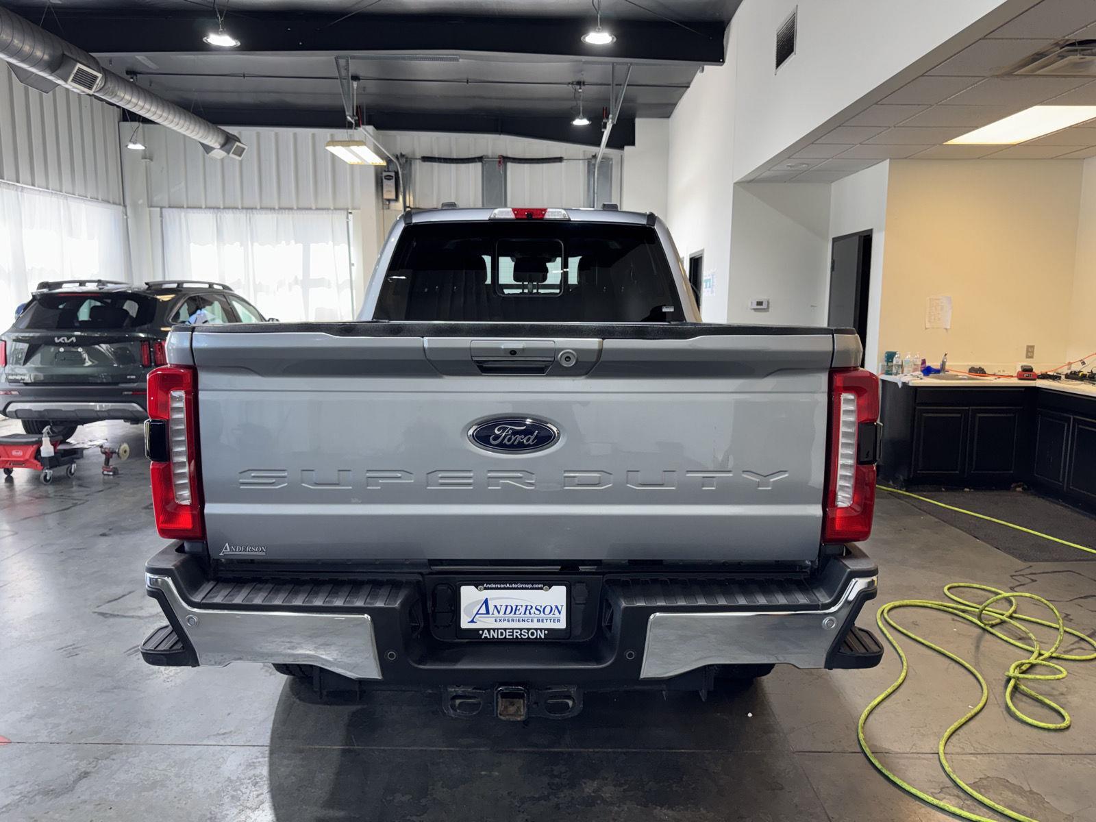 Vehicle photo 9