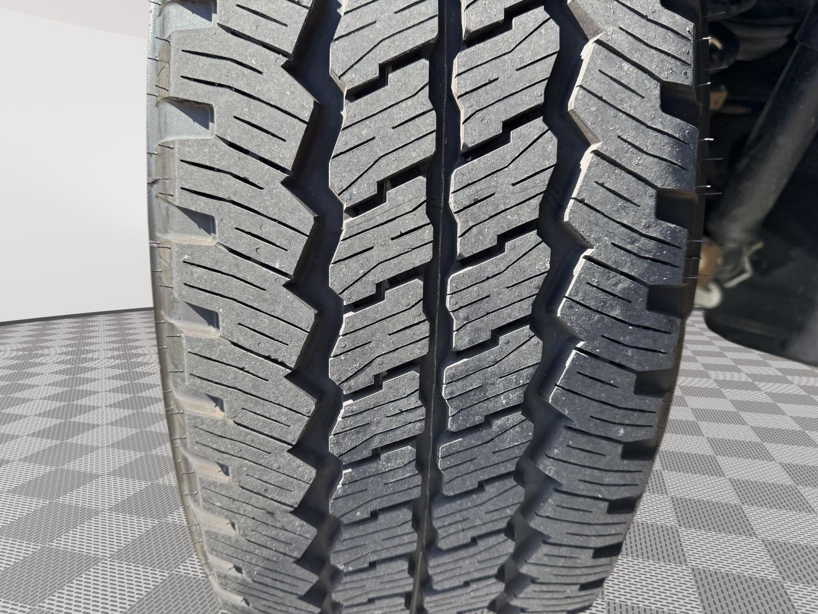 Vehicle photo 12