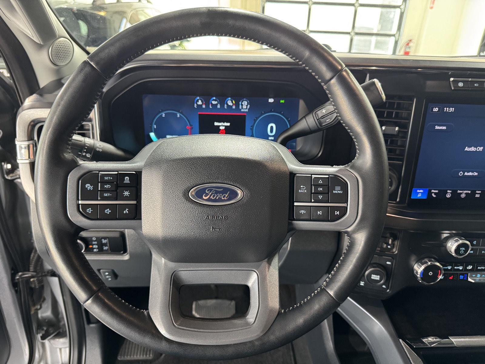 Vehicle photo 13