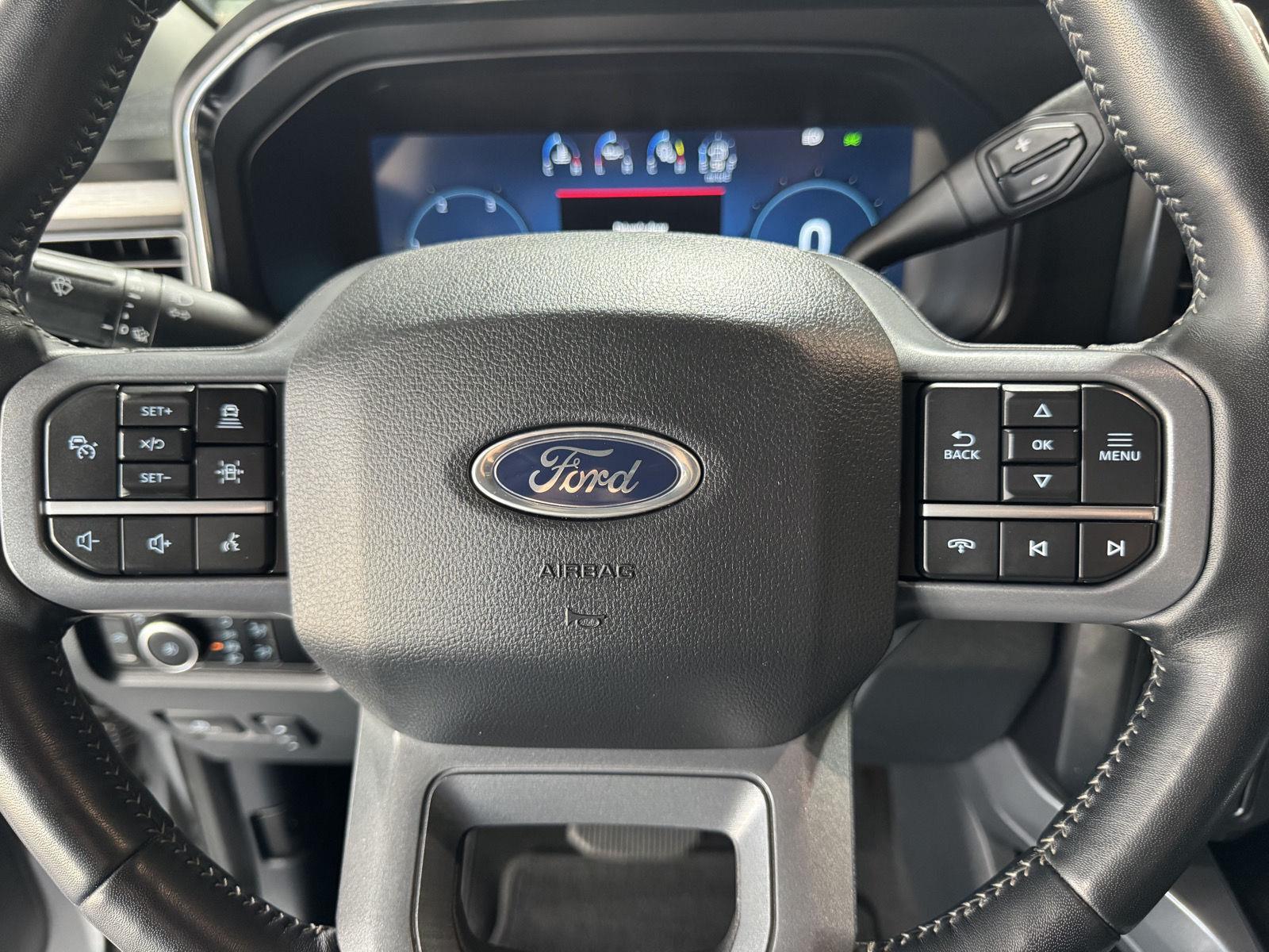 Vehicle photo 14