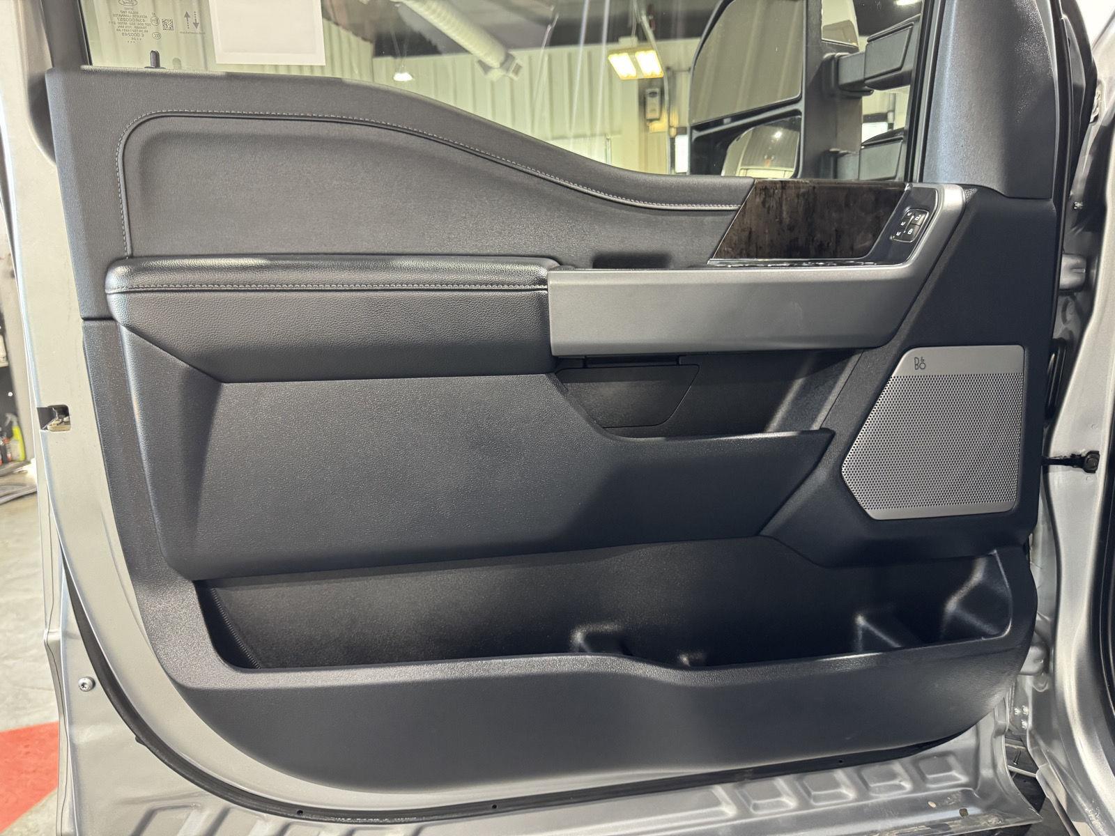 Vehicle photo 18